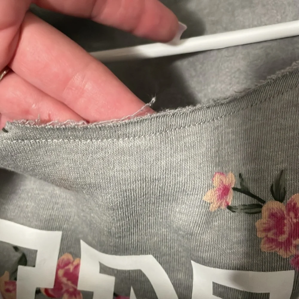 Vs pink floral sweatshirt - Picture 3 of 5